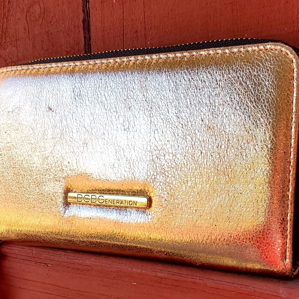 BCBGeneration Allison Wallet - Picture 5 of 8